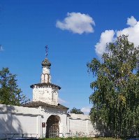 Один из входов в монастырь